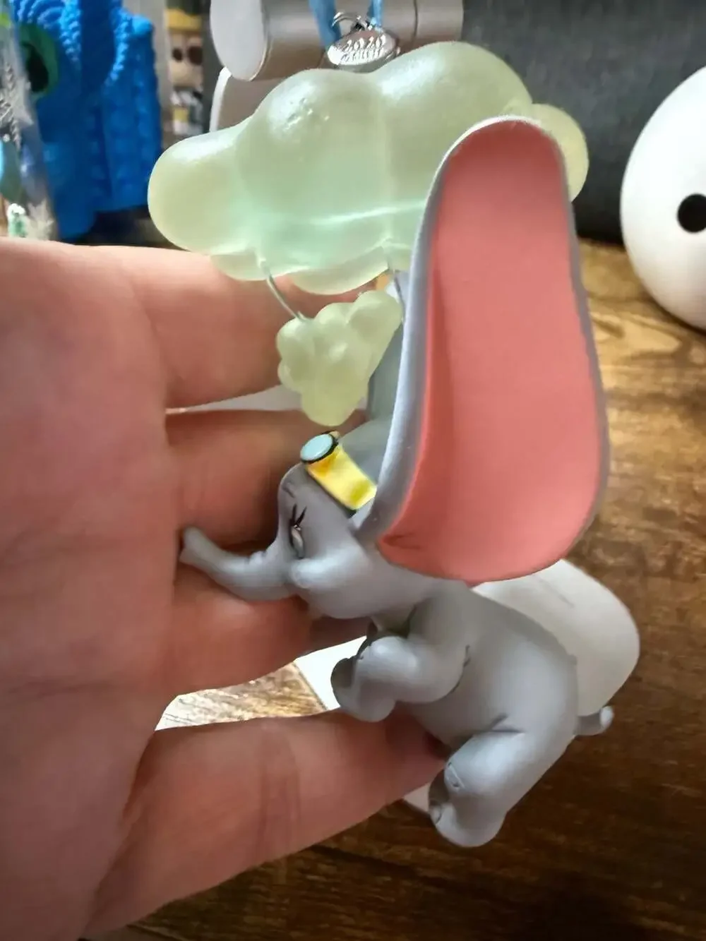 Disney Store Sketchbook Dumbo Flying in Clouds Ornament 2020 EUC